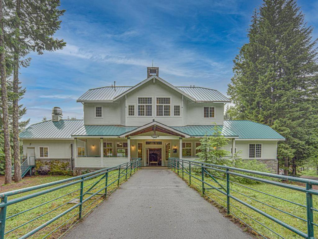 The Chinook Lodge At Гавърнмънт Кемп Екстериор снимка